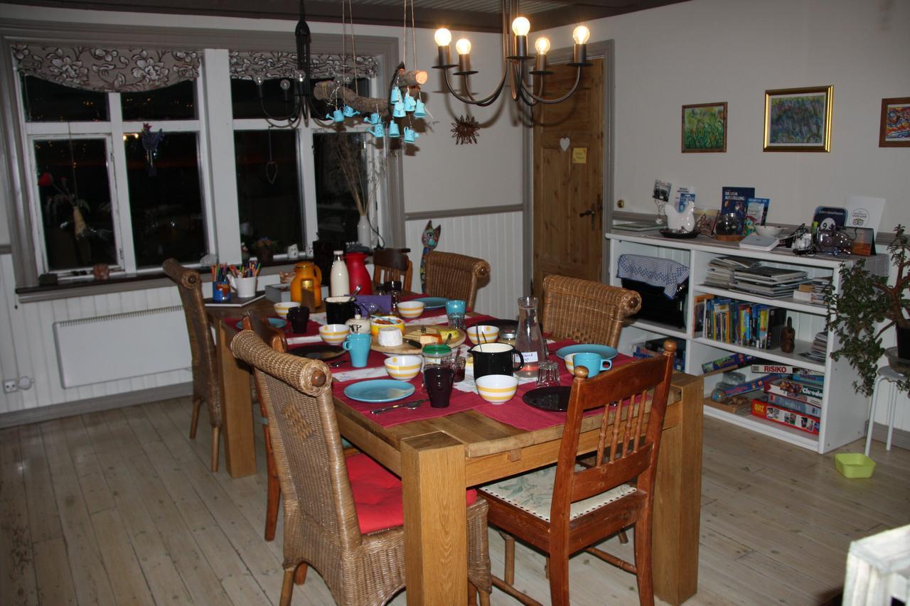 Julia'S Guesthouse B&B Hnaus Екстериор снимка